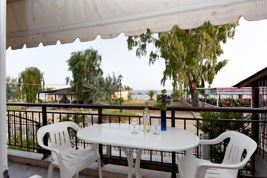 Seaside Studios Paralia Dionysiou Buitenkant foto