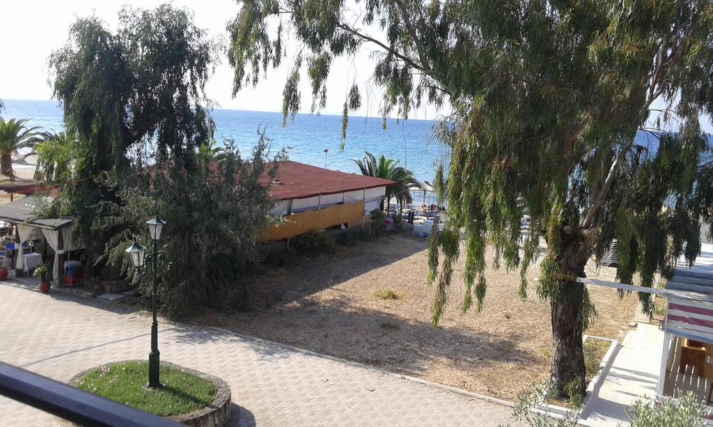 Seaside Studios Paralia Dionysiou Buitenkant foto